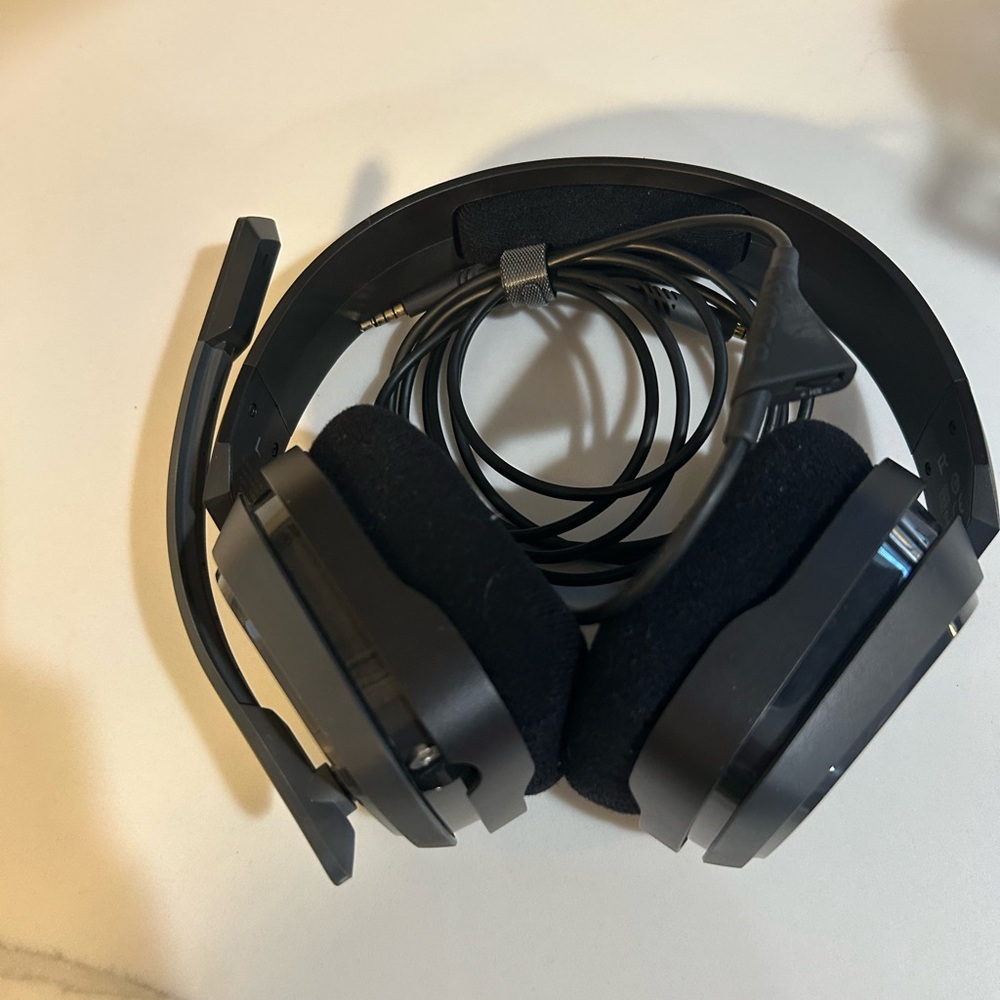 Astro10 PlayStation 4 gaming headset with cord used a handful of times